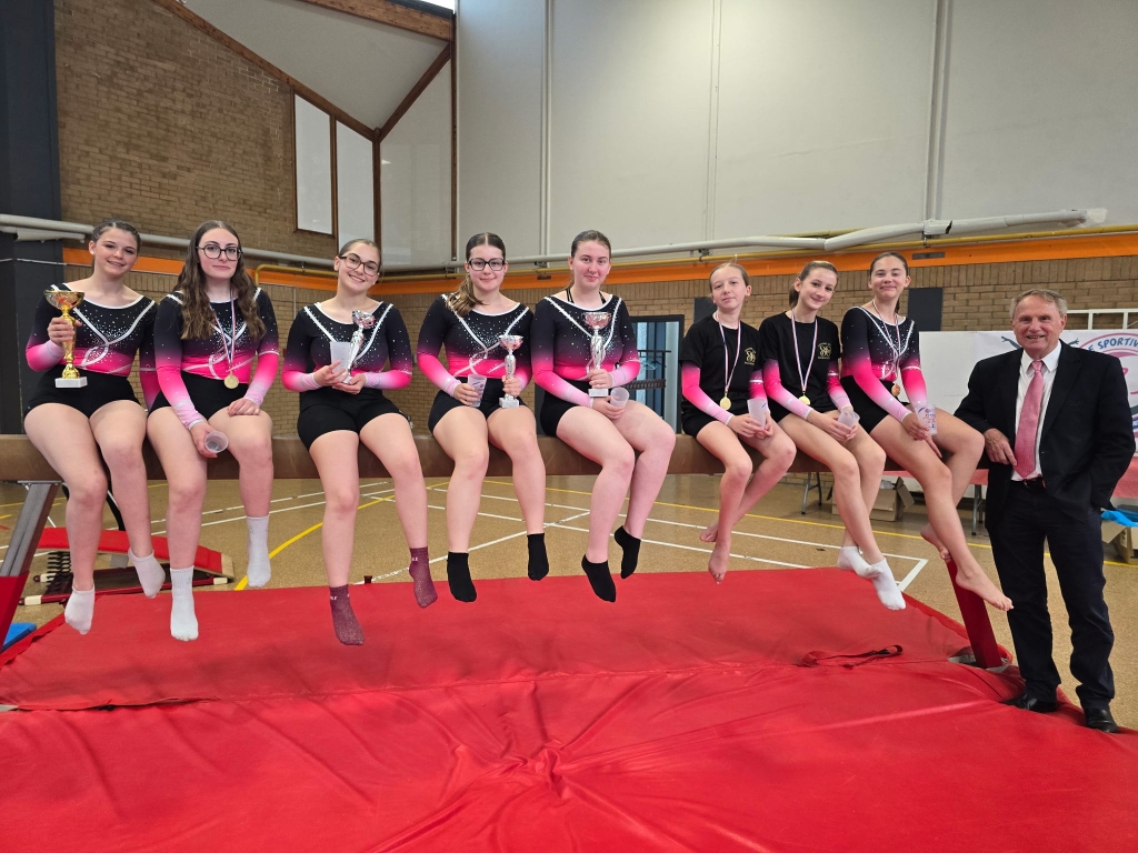 photo GM avec gymnastes sur poutre